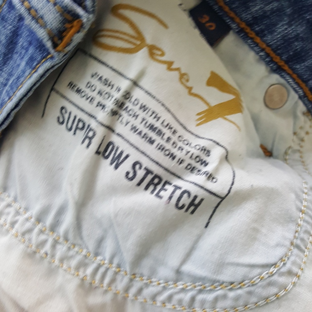 3/$30 // Cut Off Low-Rise Denim Jean Shorts - Picture 5 of 8